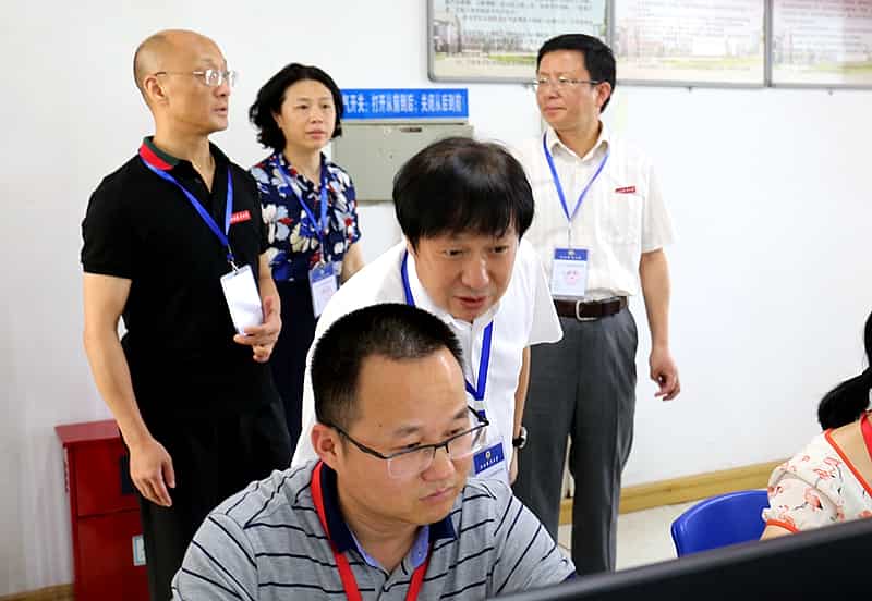 孙菊生调研指导高考评卷工作 孙菊生调研指导高考评卷工作