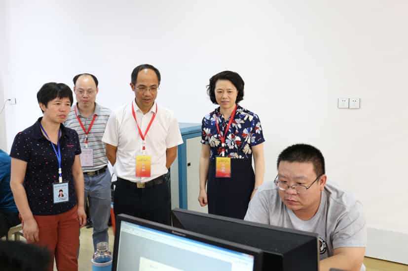 肖志华副书记巡视指导普通高考评卷工作 肖志华副书记巡视指导普通高考评卷工作